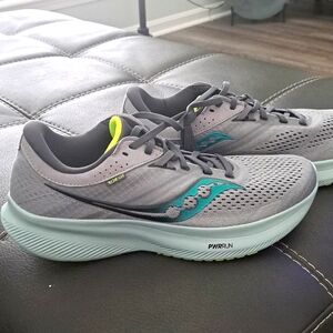 New Saucony ride 6 power run/ great condition/ size 10.5